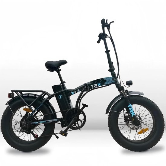 Zwarte elektrische vouwfiets met brede banden, blauwe TRX-logo's en een achterdrager.
