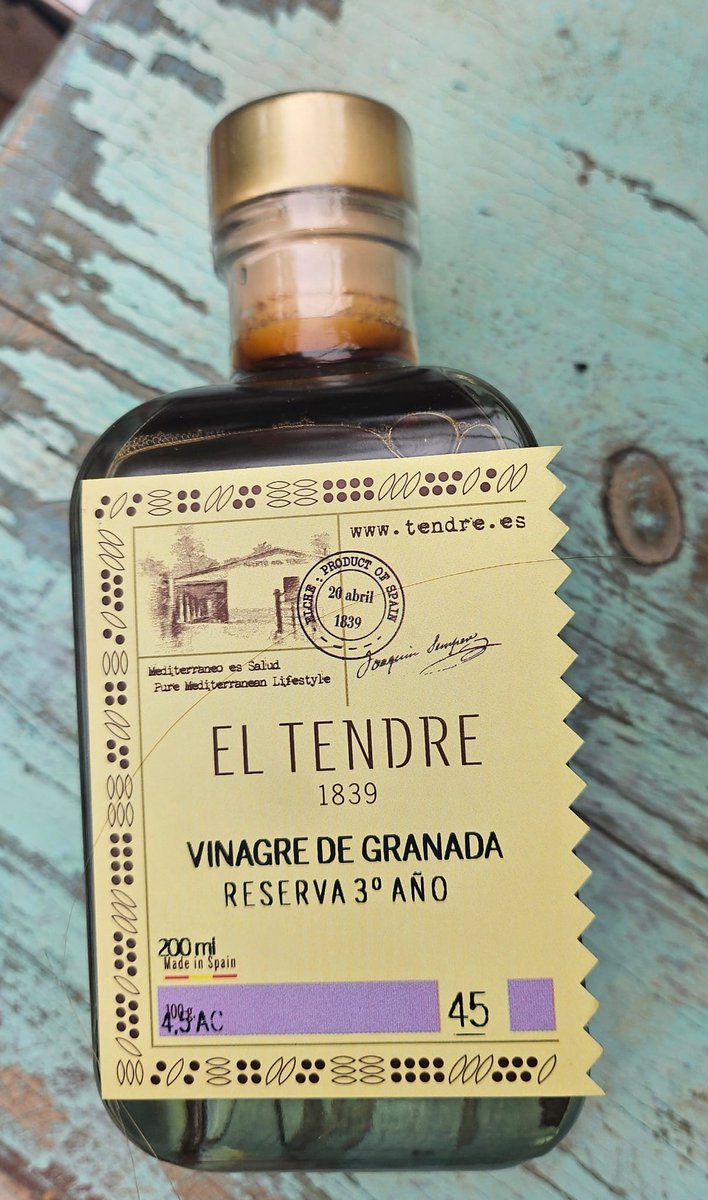 El Tendre, Vinagre de Granada, 200 ml granaatappel ,azijn. Een culinaire traktatie maar ook een ware voedingsbom! Boordevol antioxidanten, vitaminen en mineralen. Genieten is gezond.