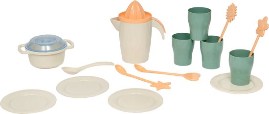 Een beige keukenmok met een peach citruspers, vier groene bekers, drie paleize schotels, een witte lepel en vier peach lepels met hart, bloem, ster en zonvormige uiteinden.
