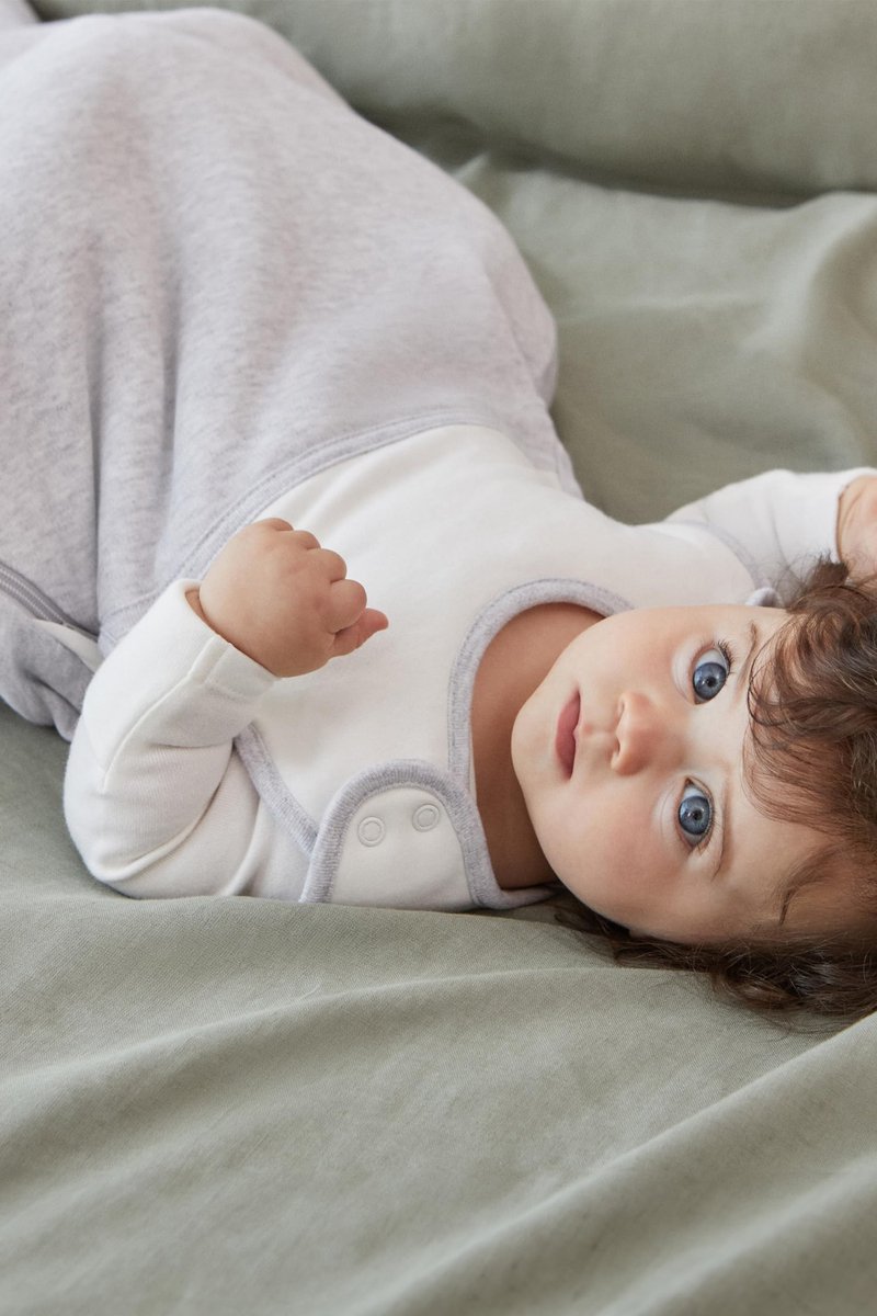 SnelShoppen - Premium Baby Slaapzak Grijs Unisex voor Peuters - Biologisch Katoen & Bamboe Viscose - 2,5 TOG voor Warm Weer - Geschikt voor 4,0 kg tot