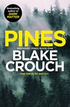 Boekcover van 'Pines' door Blake Crouch. Tekst: Bestselling auteur van Dark Matter, PINES, Wayward Pines Boek Eén, Blake Crouch. Eén weg naar binnen, geen weg naar buiten.