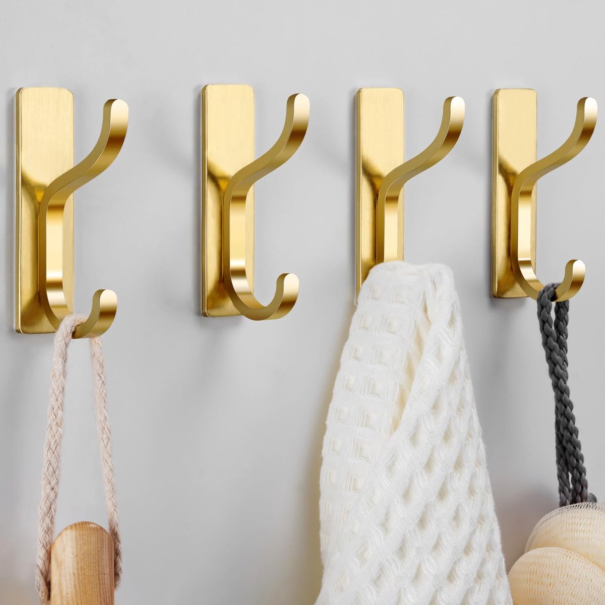 Famanu – Goudkleurige zelfklevende wandhaken, stevig en belastbaar tot 6 kg, ideaal voor handdoeken, mantels, tassen, portemonnees en sleutels, geschikt voor badkamer en keuken