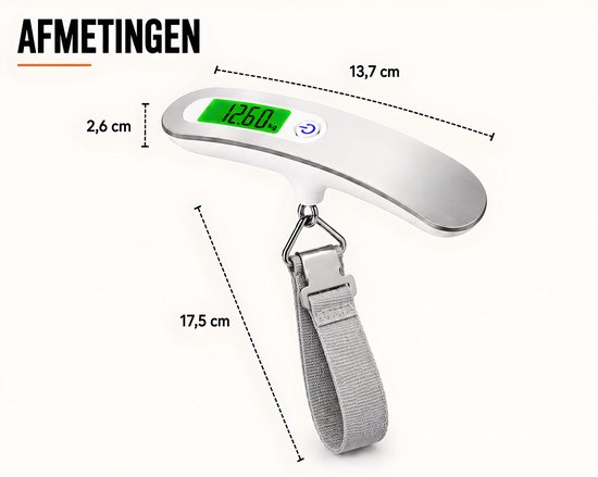 Zilverkleurige digitale bagageweegschaal met witte handgreep en grijze stoffen lus. Afmetingen 13,7 cm x 2,6 cm x 17,5 cm.