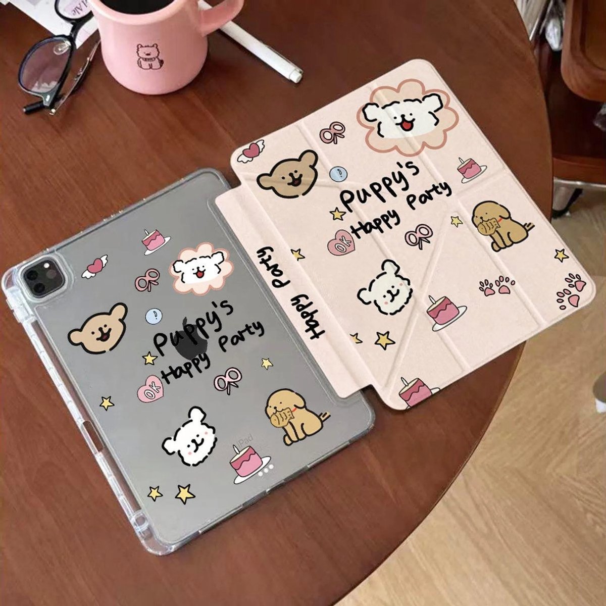 Casalora Tablet Hoes – Geschikt voor Apple iPad 11 A16 11 inch (2025) – Met Pennenhouder – Y-vormige Vouw – Roze puppy