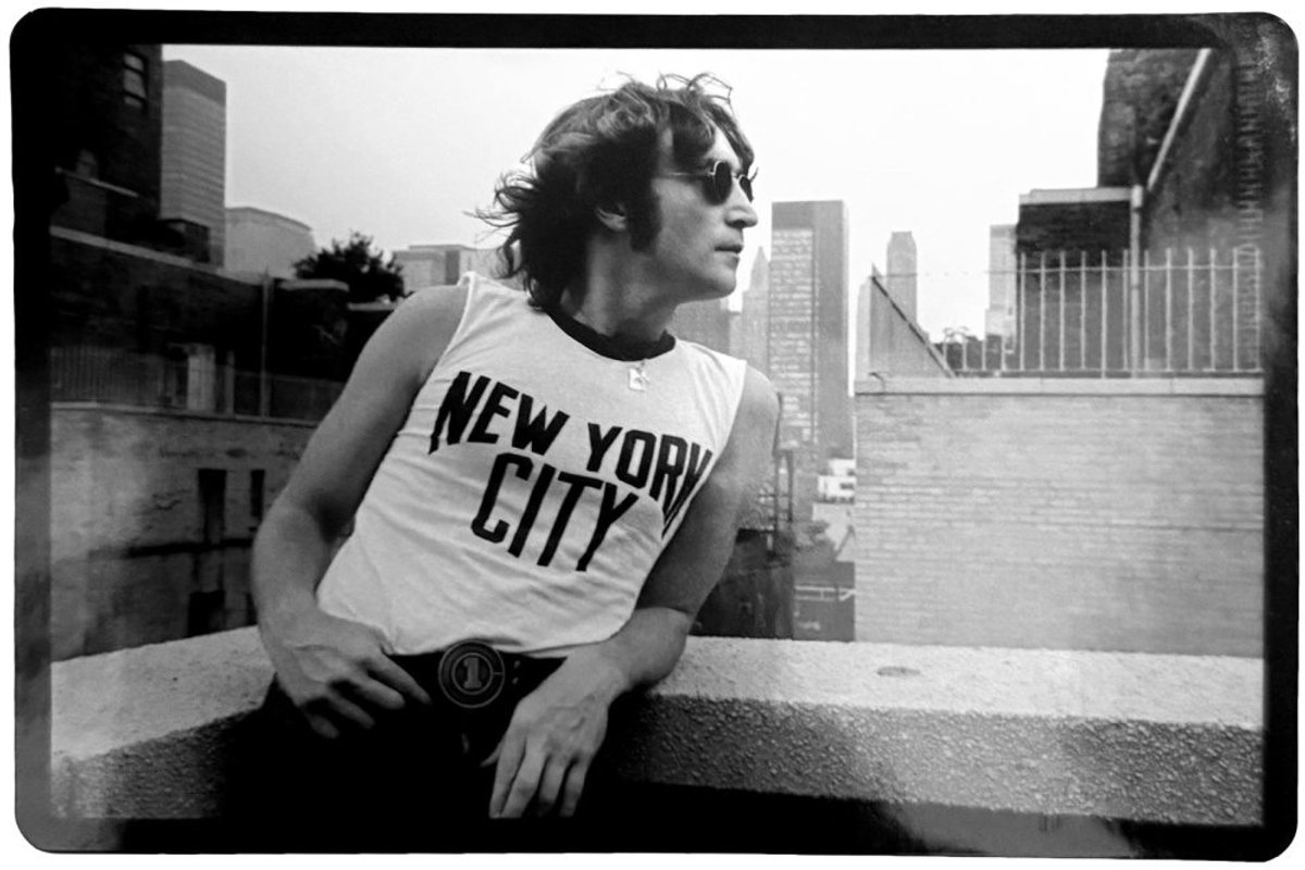 John Lennon - Leaning Sticker - Zwart/Grijs