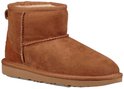 Bruine UGG laarsjes van suède met schapenwol voering en een rubberen zool. Korte schacht.