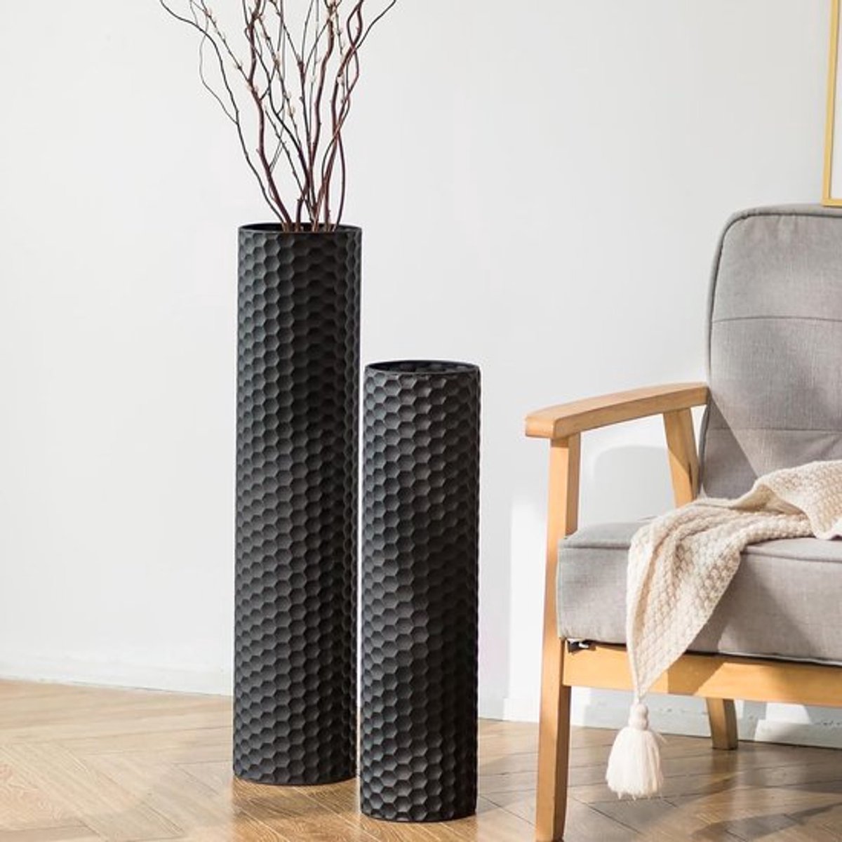 Grote Zwarte Metalen Vloervaas Set - 70/55 cm Hoog - Moderne Honingraat Textuur Bloemenvaas - Voor Woonkamer en Eetkamer