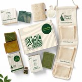 Green Fadel geschenkset met 3 Aleppo zepen in groen en beige, een zeepzakje, loofah en een zeeprekje.