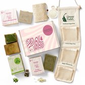 Green Fadel cadeaupakket met zepen, waaronder Aleppo Shampoo Bar met jasmijn en 100% olijfolie zeep. Ook een luxe jasmijn zeep en accessoires zoals een zeepzak.