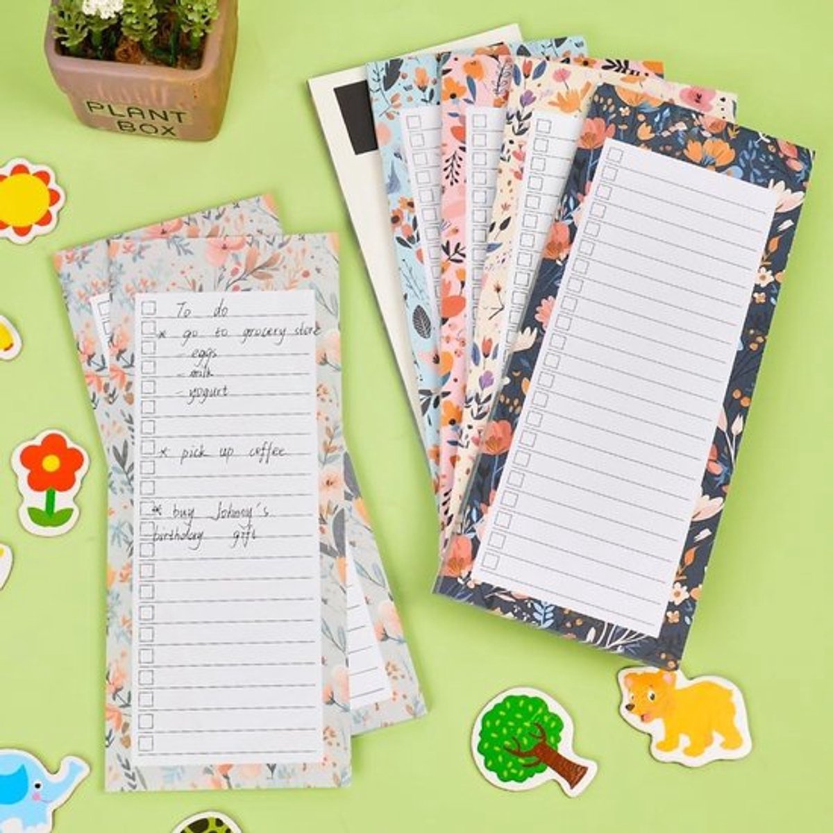 Set van 6 notitieblokken met 50 vellen per blok, voorzien van koelkastmagneten en een bloemenmotief voor handige en decoratieve notities in huis of op kantoor
