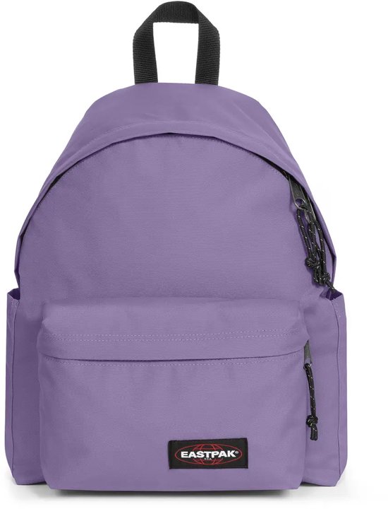 Sac à dos Eastpak violet avec une poche avant, une poche zippée et des poches latérales. Poignée et fermetures éclair noires.