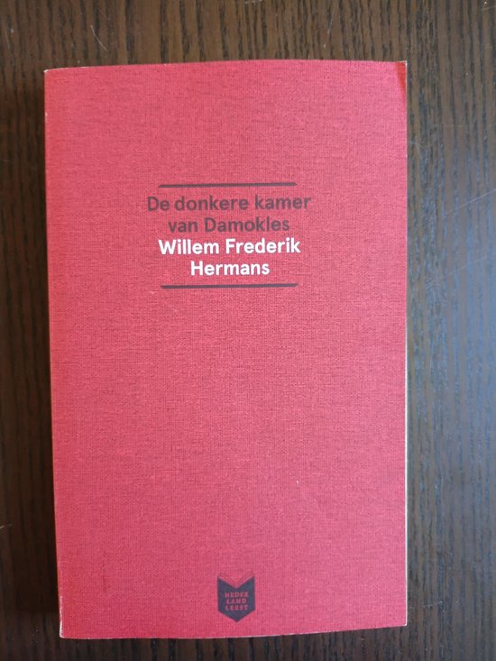 Rode kaft van het boek 'De donkere kamer van Damokles' van Willem Frederik Hermans.