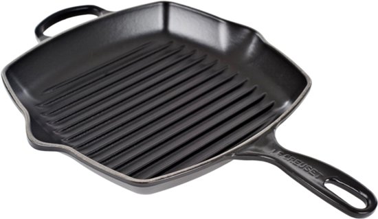 Zwarte vierkante gietijzeren grillpan met ribbels, handvat en Le Creuset logo.