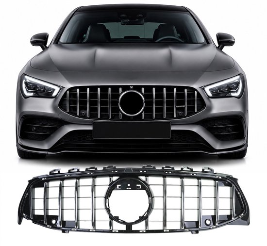 Grijze Mercedes CLA X118 met verchroomde grille met verticale spijlen en ronde opening, boven een witte achtergrond.