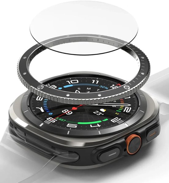 Close-up van een Galaxy Watch Ultra met Ringke Bezel Styling en Tempered Glass, klaar voor installatie.