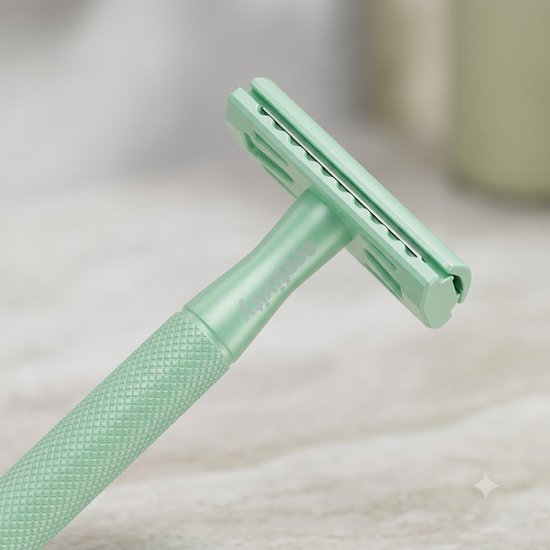 Mintgroene veiligheidsscheerapparaat met geribbelde grip.