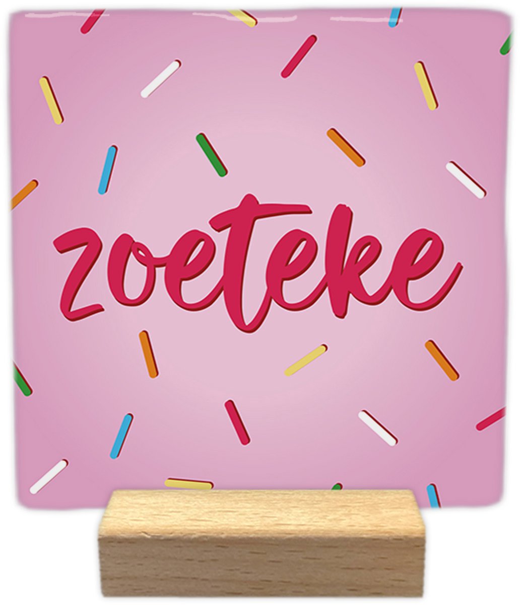 Artige Decoratie tegeltje met tekst - Zoeteke - keramisch - 10x10 cm - inclusief houder Roze