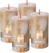 Set van vier beige stompkaarsen met marmerlook. Elke kaars heeft een oranje lont en een gouden label met 'bolsius since 1870 60 hours'.