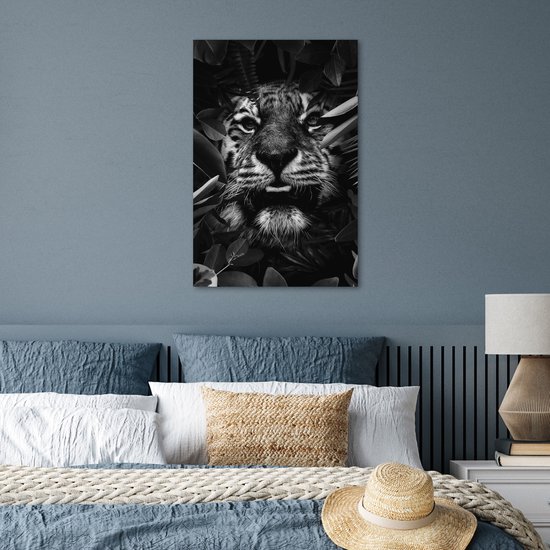 Affiche Tigre entre les plantes - noir et blanc - 60x90 cm