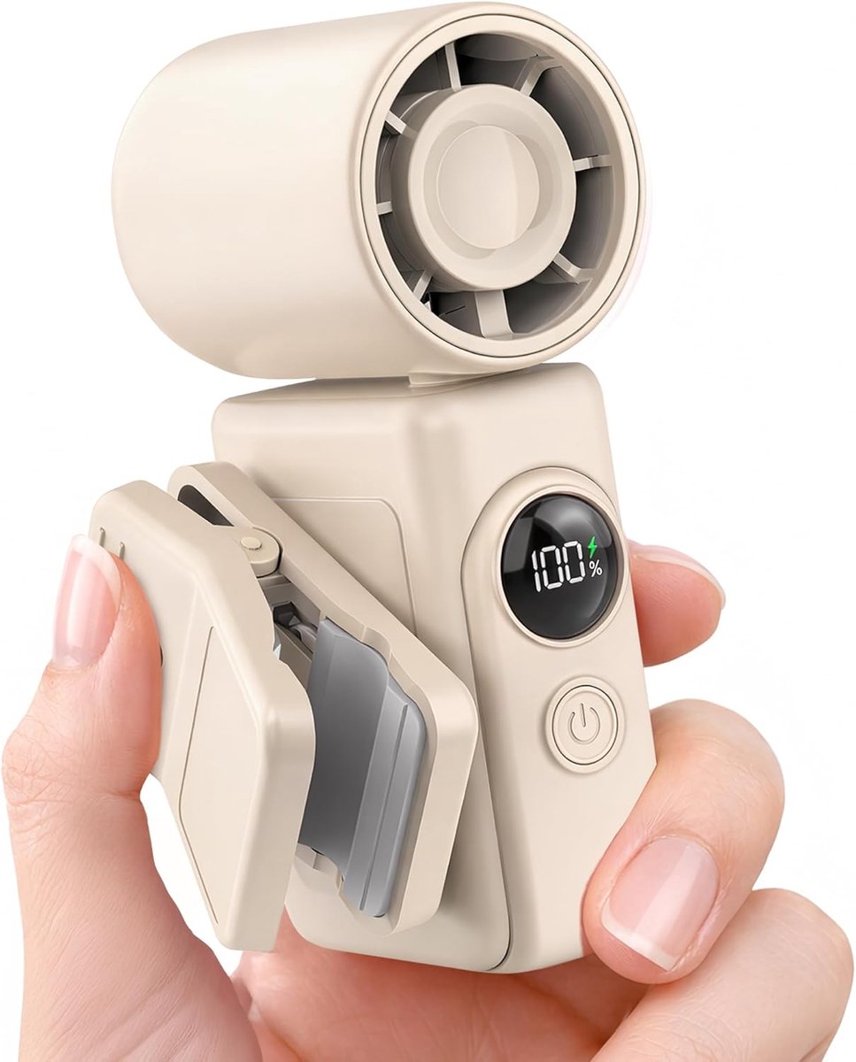 Deze crèmekleurige, draagbare clipventilator heeft een krachtige luchtstroom, is oplaadbaar, compact en draagbaar. Hij is voorzien van een led‑display en kan 360 graden draaien. Geschikt voor kinderwagens, reisaccessoire.