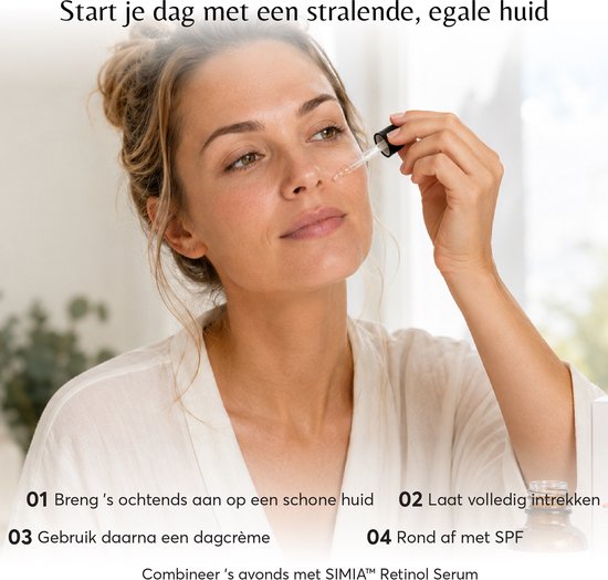 Een vrouw brengt vitamine C serum aan met een pipet. "Start je dag met een stralende, egale huid".