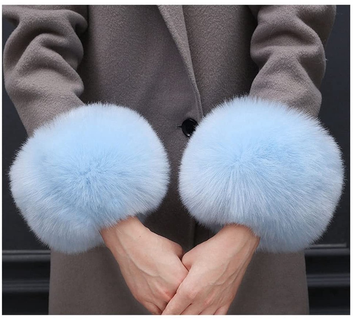 Omgoods - Faux Fur Polsverwarmers voor de Winter in Sky Blue