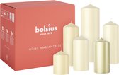 Bolsius Home Ambiance Set met zes crèmekleurige stompkaarsen in verschillende maten, met roze verpakking.