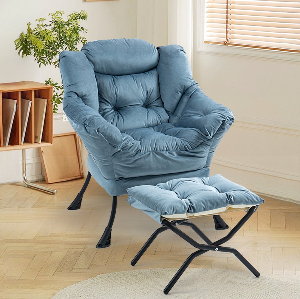 MODENUIT Fauteuil 81 cm - Met Hocker en Zijvak - Voor Woonkamer, Slaapkamer en Balkon - Velvet Lichtblauw