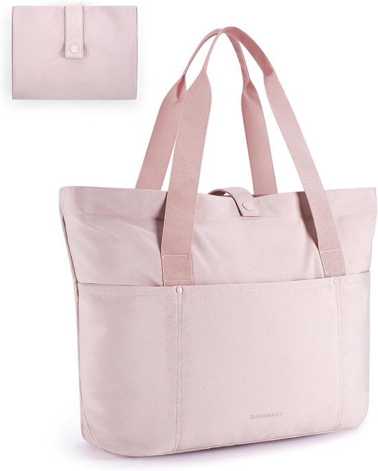 Tote bag rose pâle avec poignées, bouton-pression et poches extérieures. Petit sac plié dans le coin.