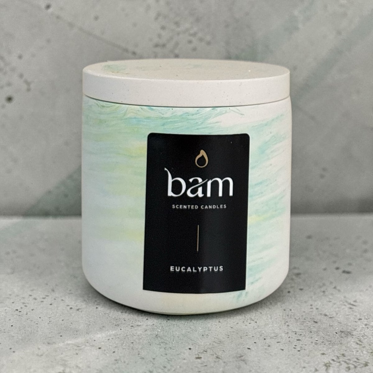 Bam Kaarsen Eucalyptus Geurkaars – Zonnebloemwas – Houten Lont – Geel-Groen Gemarmerd Rond Potje met Deksel – 140 g wit geel groen gemarmerd