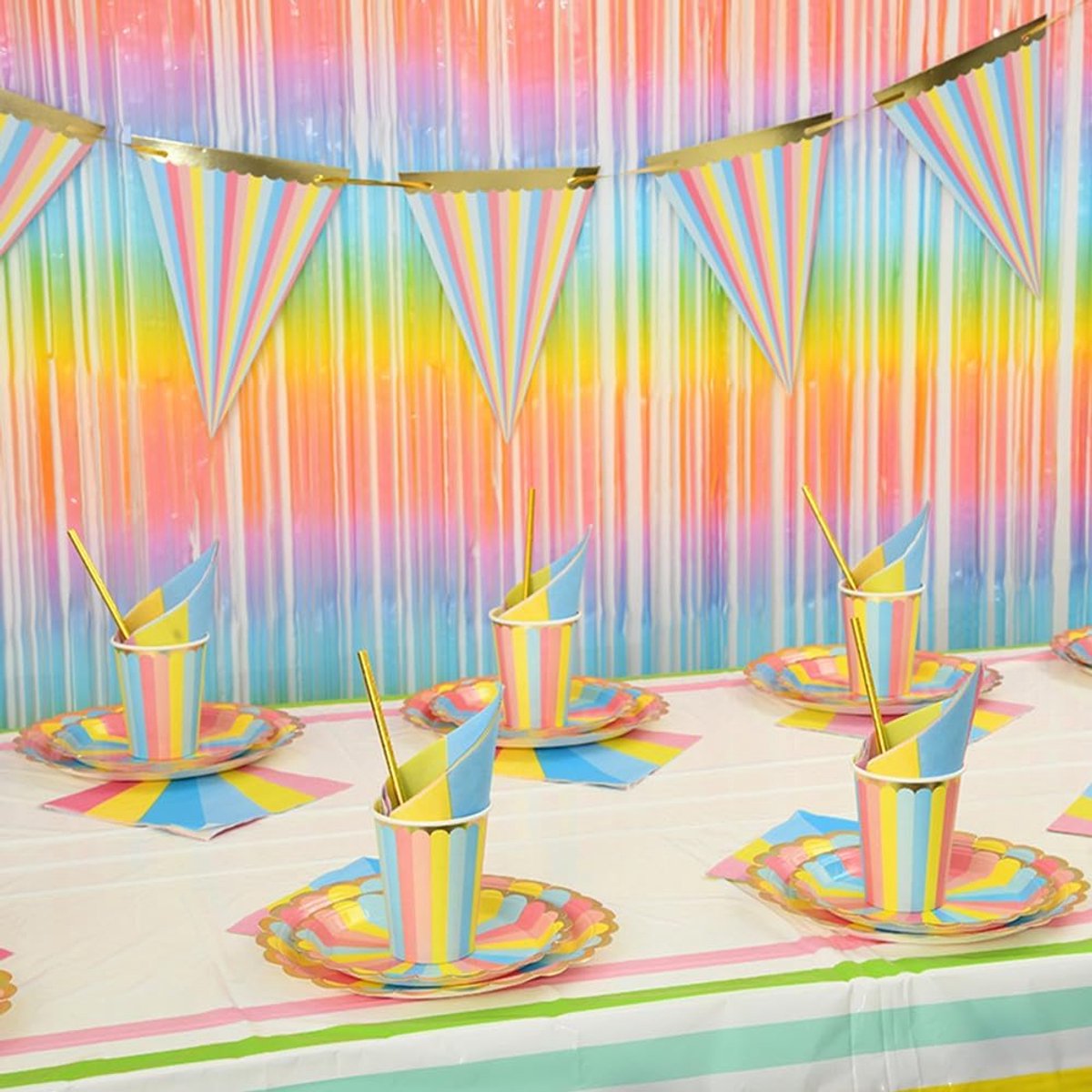 regenboog, wegwerppapier, servies, kinderverjaardag, feestset met papieren borden