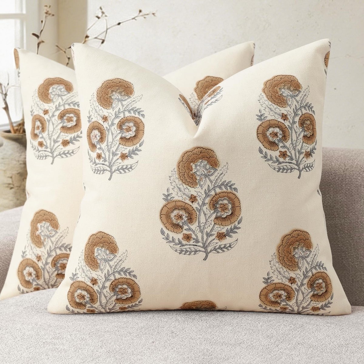 Omgoods - Set van 2 Bloemen Kussenhoezen 50x50 cm in Cognacbruin