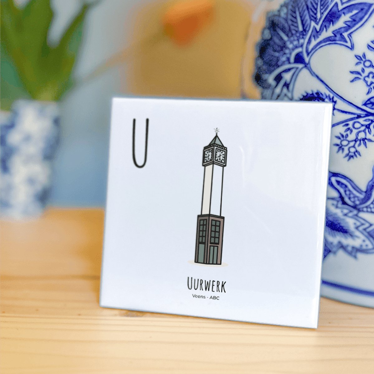 Uurwerk - ABC tegeltje Veenendaal - Keramiek met Handgetekende Illustratie - Wanddecoratie - Woondecoratie - Relatiegeschenk - Souvenir - 10,8 x 10,8 cm