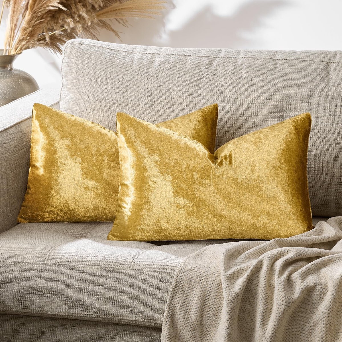 Omgoods - Set van 2 Gouden Velours Kussenhoezen 30 x 50 cm