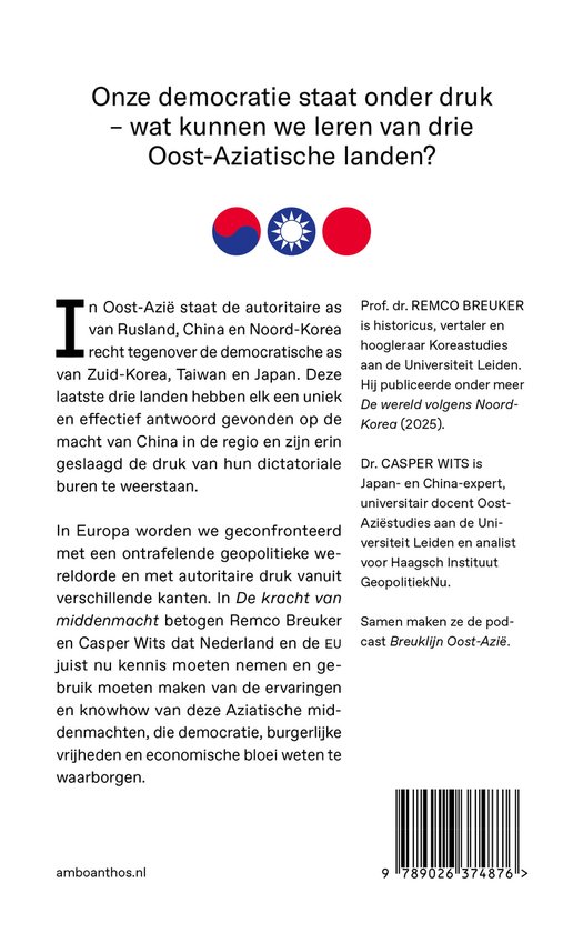 Boekomslag met de titel 'Onze democratie staat onder druk'. Drie cirkels met vlaggen: Zuid-Korea, Taiwan en Japan. Tekst over democratie en Oost-Azië.