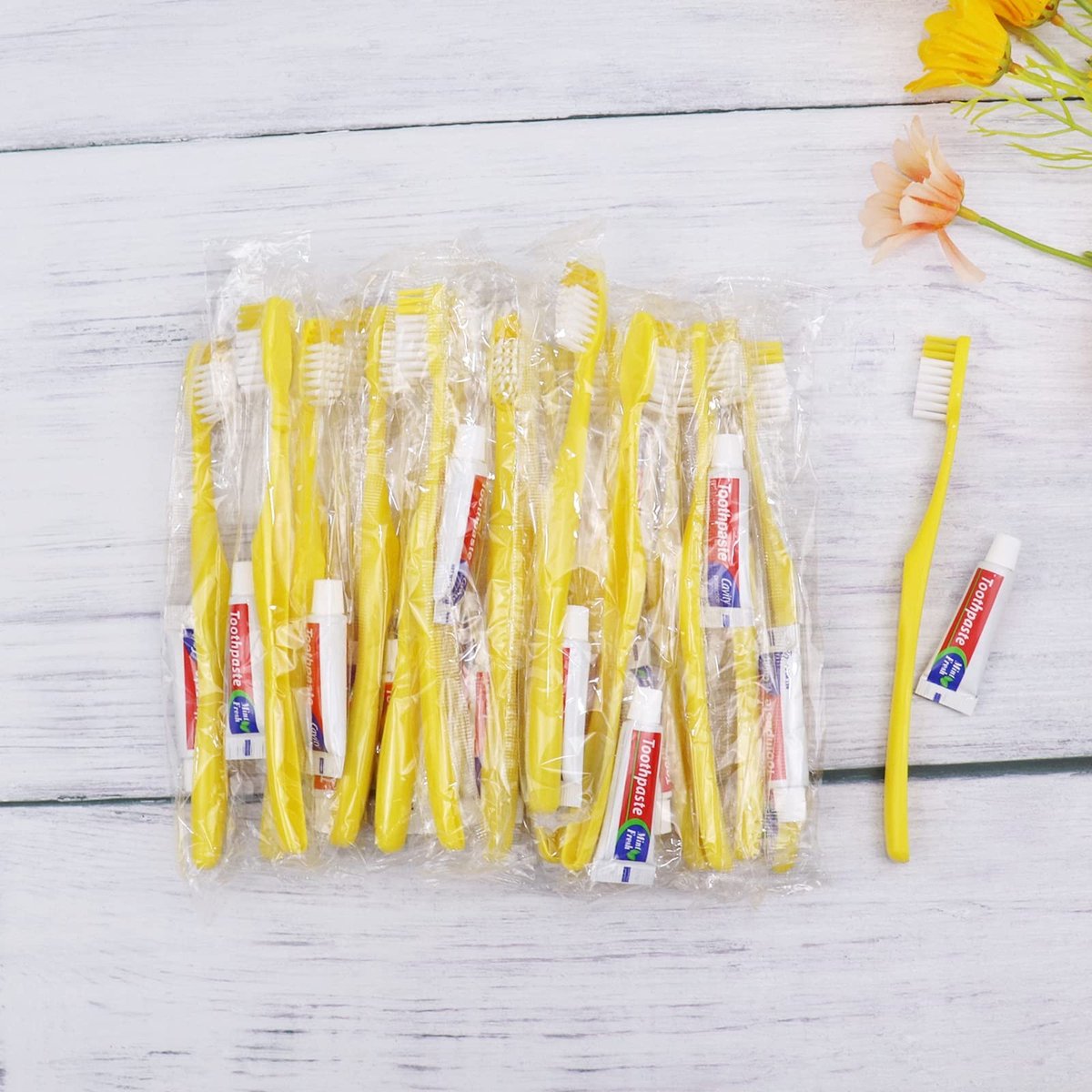 Disposable Reis Tandenborstelset - Geel - 150 stuks