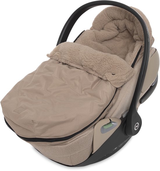 Lichtbruine voetenzak met teddy voering, voor autostoel of kinderwagen. Met rits en handvat.