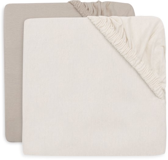Twee jersey hoeslakens voor boxmatras, 75x95cm, in de kleuren oatmeal en zand.