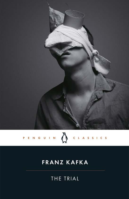 Boekomslag van 'De Processen' van Franz Kafka, met een zwart-witafbeelding van een man met een verband om zijn ogen.