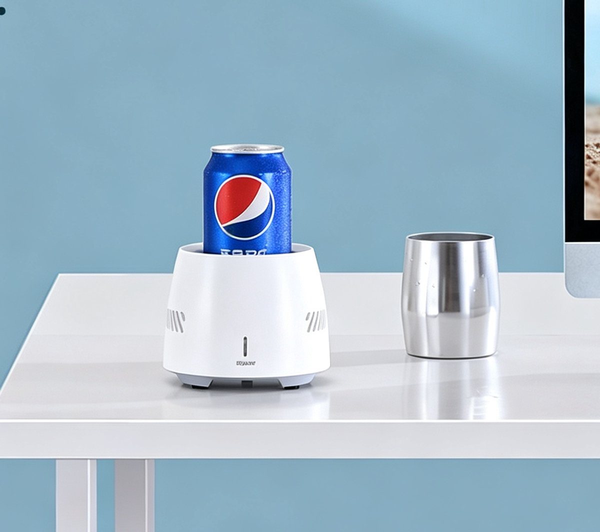Elektrische drankbekerkoeler van 350 ml draagbare mini-drankkoeler met koelplaat bureau-bekerkoeler geschikt voor bier koffie, melk en blikjes wit voor thuis kantoor 12,5 x 10 cm