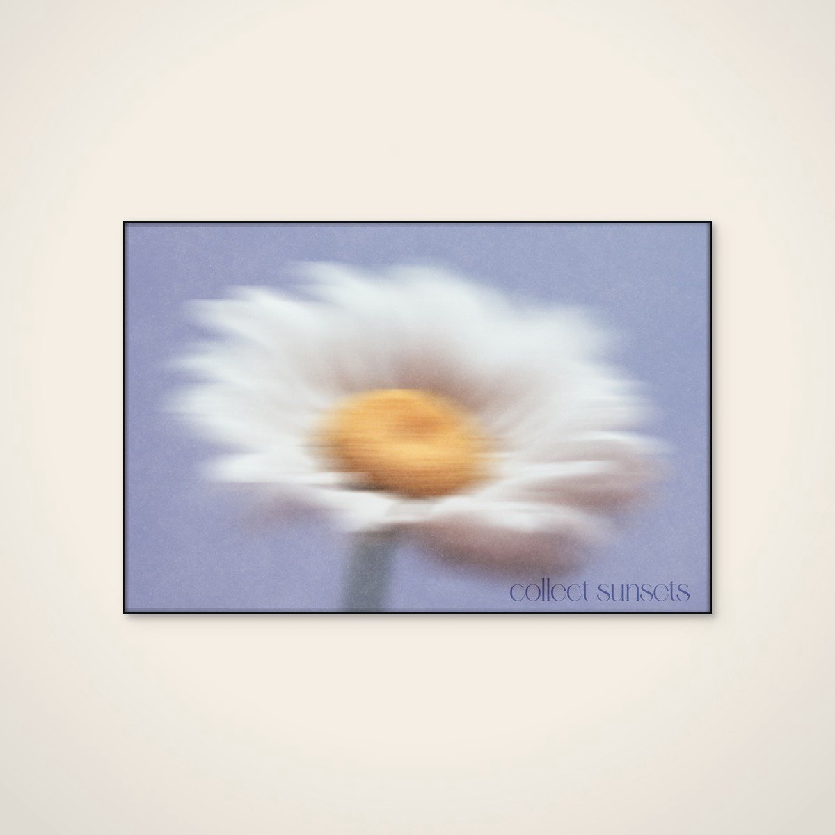 Akoestisch schilderij - 120 x 80 cm - Dreamy White Bloom van Treechild - Abstracte wanddecoratie - zwart textielframe