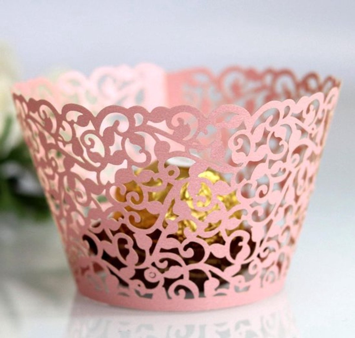 25 stuks artistieke bakken cake papieren bekers laser gesneden antislip cupcake-wraps bakvormen muffinhouder beschermhoes voor bruiloft verjaardag party decoratie, cupcake-wrapper, roze