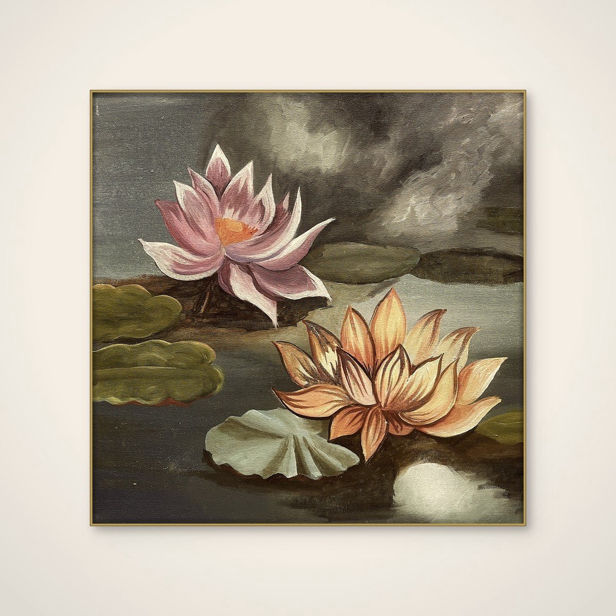 Akoestisch schilderij - 80 x 80 cm - Stormy Lotus Pond van Santhosh ch - Botanische wanddecoratie - goud textielframe