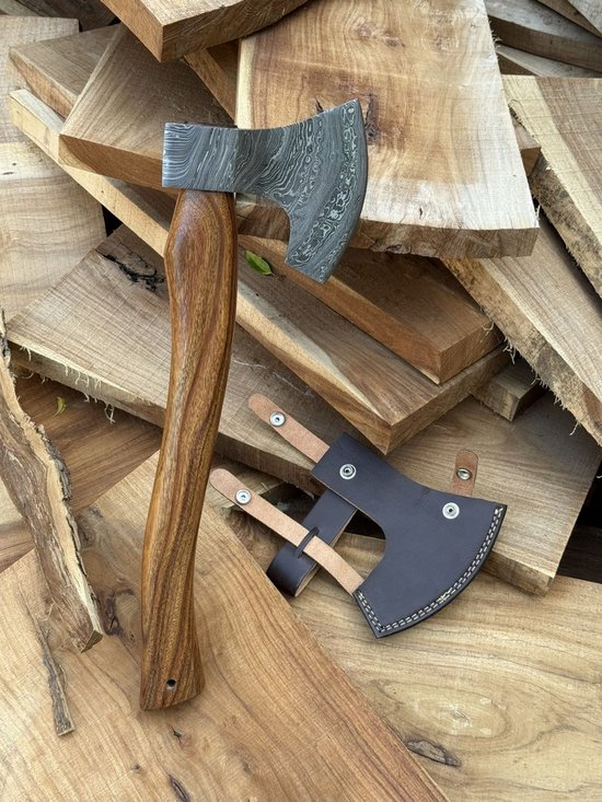 Prachtig afgewerkte bijl in Noorse Viking stijl van Damascus Staal, zowel handvat als bijlblad zijn met de hand afgewerkt van Prächtig — afbeelding 3