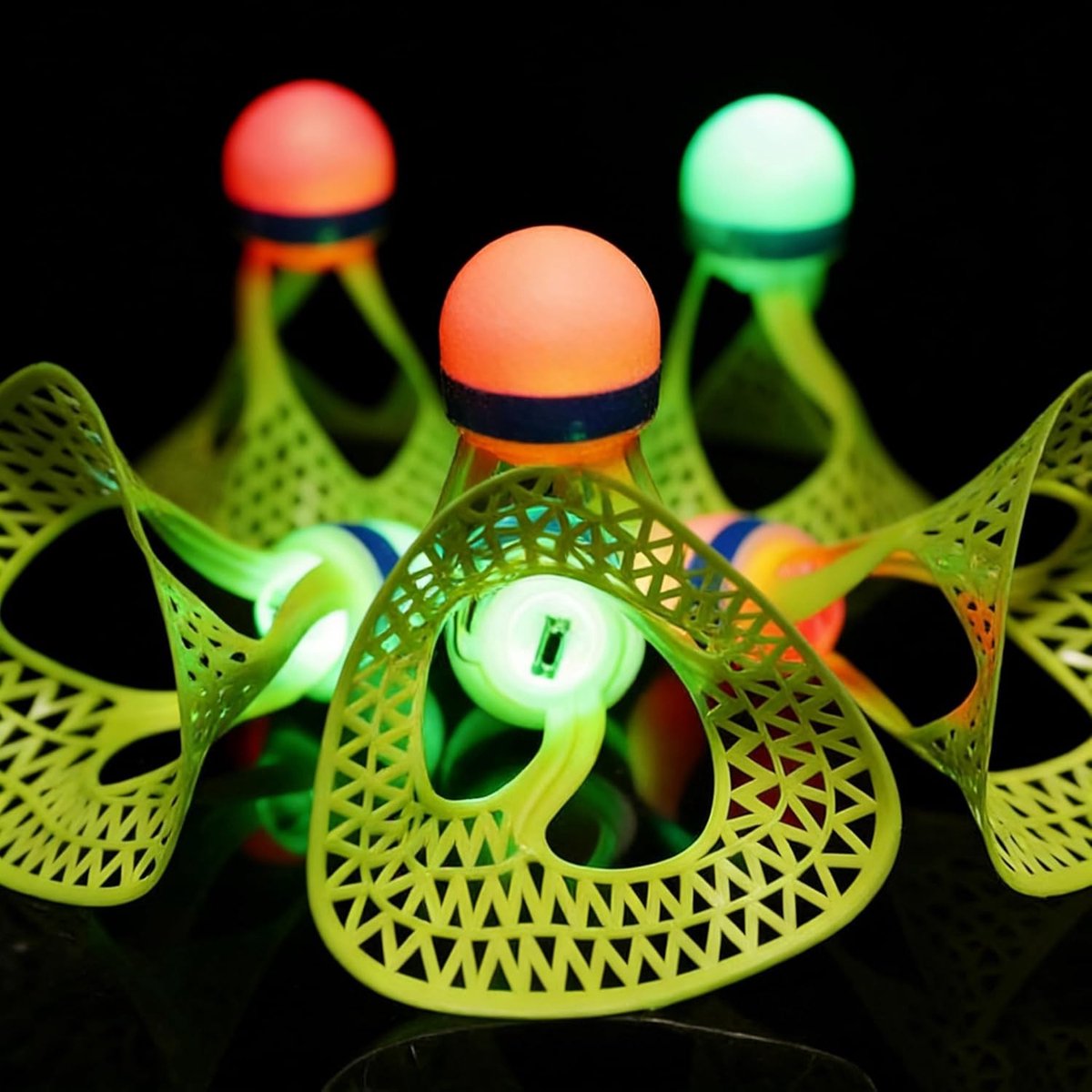 Set van 6 lichtgevende badmintonballen van nylon - perfect voor buiten, sport en recreatie, ideaal voor beginners en trainingen