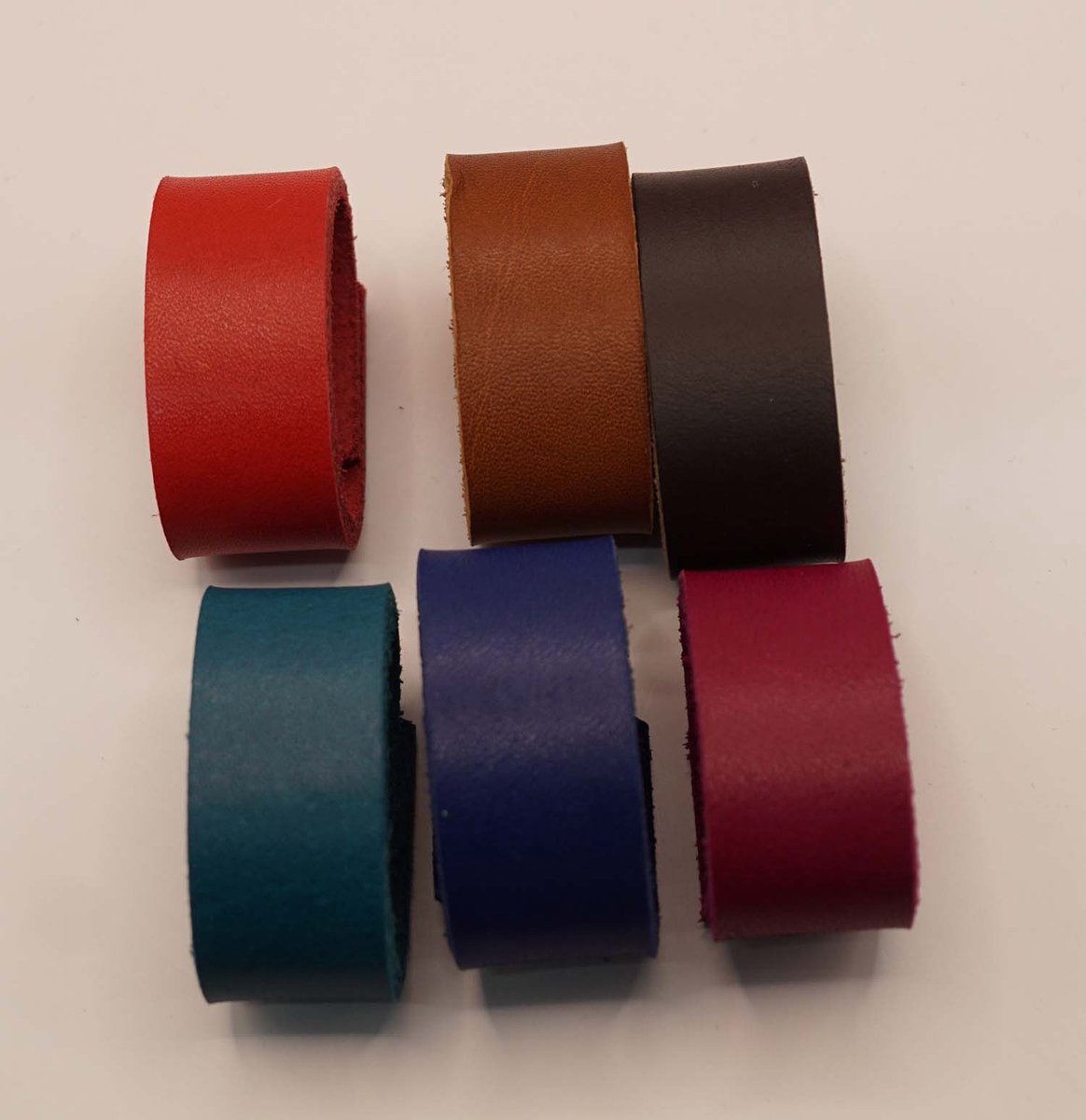 6 Lederen riem lusjes voor broekriem van 4 cm breed 1x zeegroen, 1x kobalt, 1x roze, 1x rood, 1x beige, 1x bruin - riem lusje vervangen omdat die verloren is - riem repareren met nieuw lusje - centuur lusje repareren - leer lusje