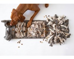 Snuffelmat voor Honden en Katten | Moss Nature Collection | Olijfgroen Beige Donkerbeige | Hersenwerk voor Huisdieren | Snuffelkleed - Sniffing mat - Hondenpuzzel - Voerpuzzel - Slow Feeder - Dog Brainwork - Dog Toy | ShukoSnuff by MadeByShuko