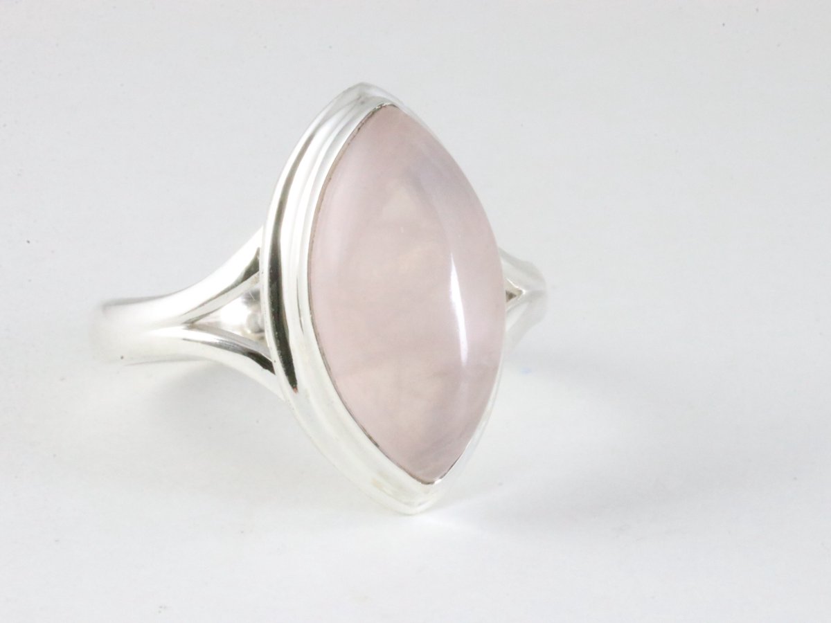 Hoogglans zilveren ring met rozenkwarts - maat 17.5