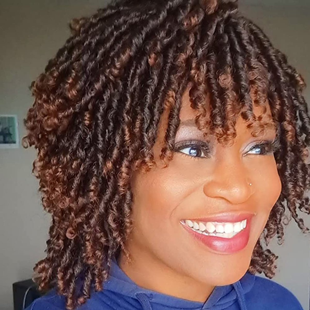 Elzusha - Gekruiste Dreadlock Perucque voor Vrouwen - Korte Krullend Afro Synthetisch - Zwart naar Bruin