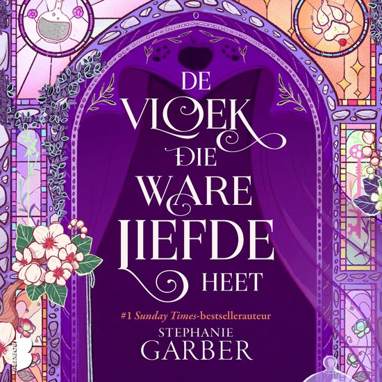 Boekomslag met de titel 'De vloek die ware liefde heet' in sierlijke letters, omringd door paarse draperieën en glas-in-lood details.